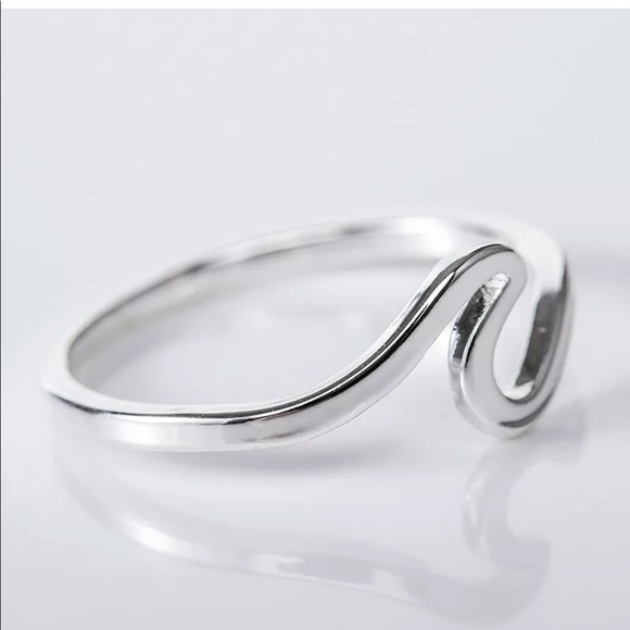NWT wave silver alloy ring - Picture 3 of 4